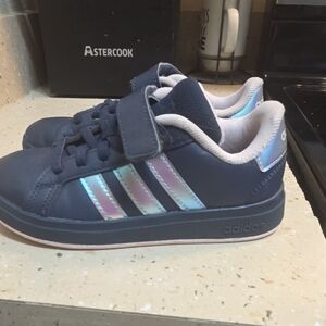 Adidas Kids Sneakers in Dark Blue with Shiny Stripes